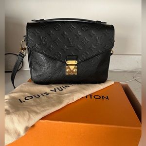 Louis Vuitton Pochette Métis with box and bag